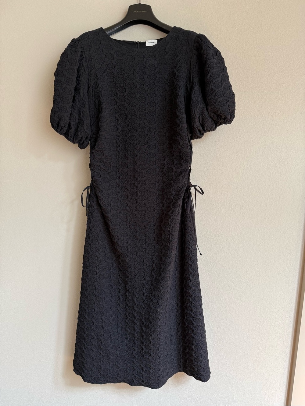 AUREUM Black Textured Puff-Sleeve Midi Dress